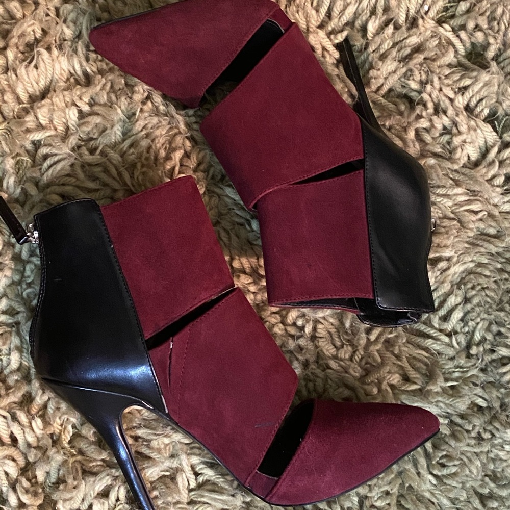 Steve Madden Tripplee Maroon Booties